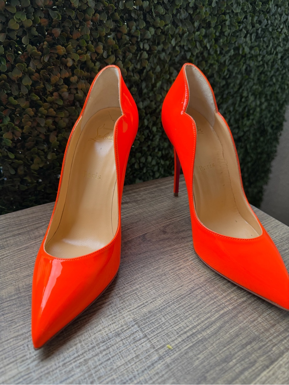 Christian Louboutin Hot Chick 100 Neon Orange Patent Pumps Heels New size 39/9 - Picture 11 of 11
